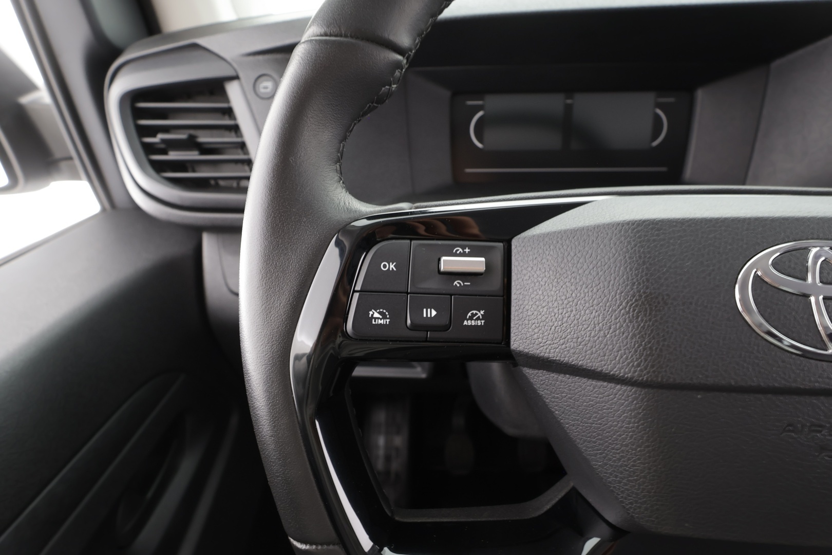 TOYOTA Proace 2024