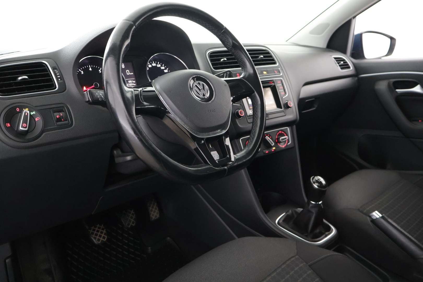 VOLKSWAGEN Polo 2015