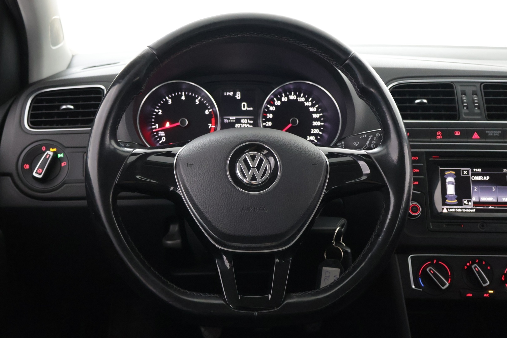 VOLKSWAGEN Polo 2015