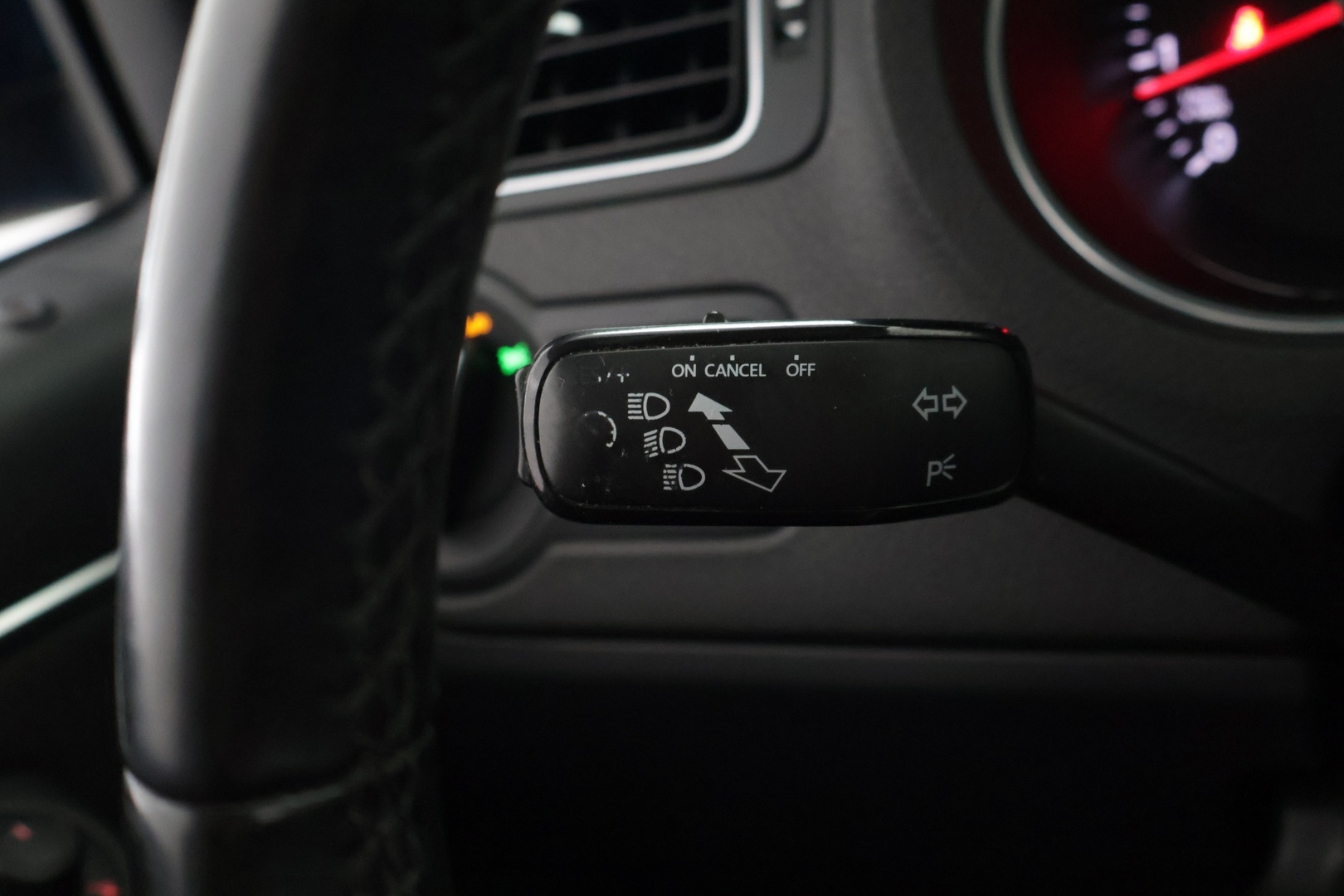 VOLKSWAGEN Polo 2015