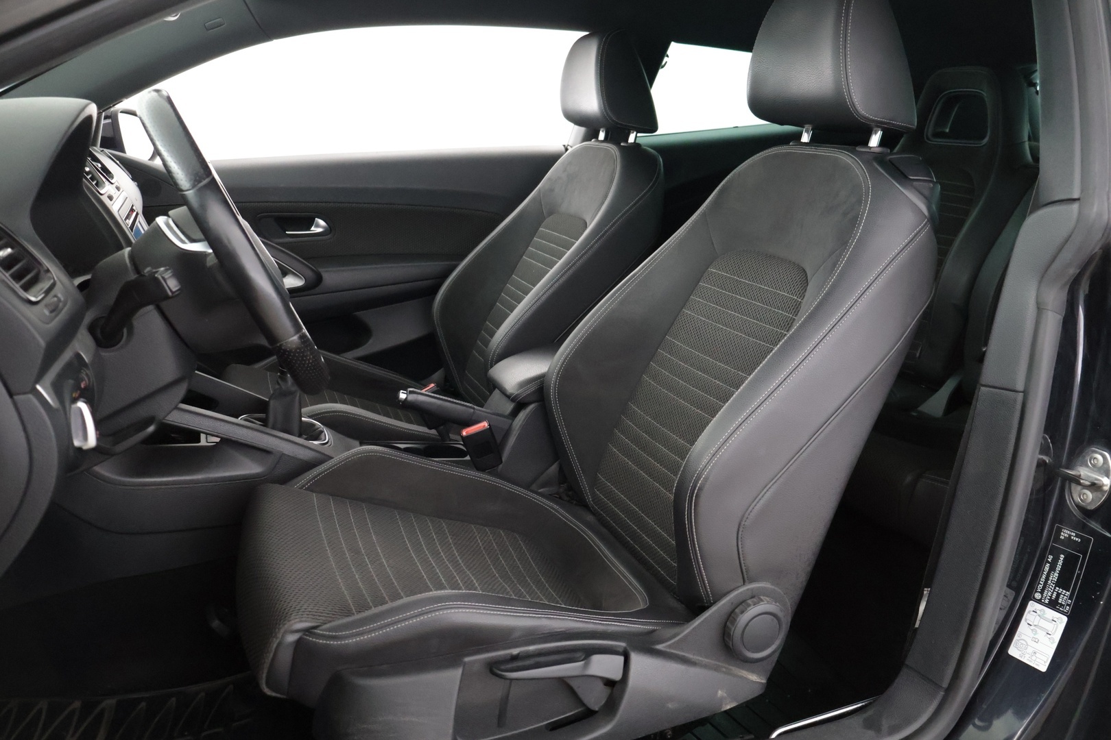 VOLKSWAGEN Scirocco 2011