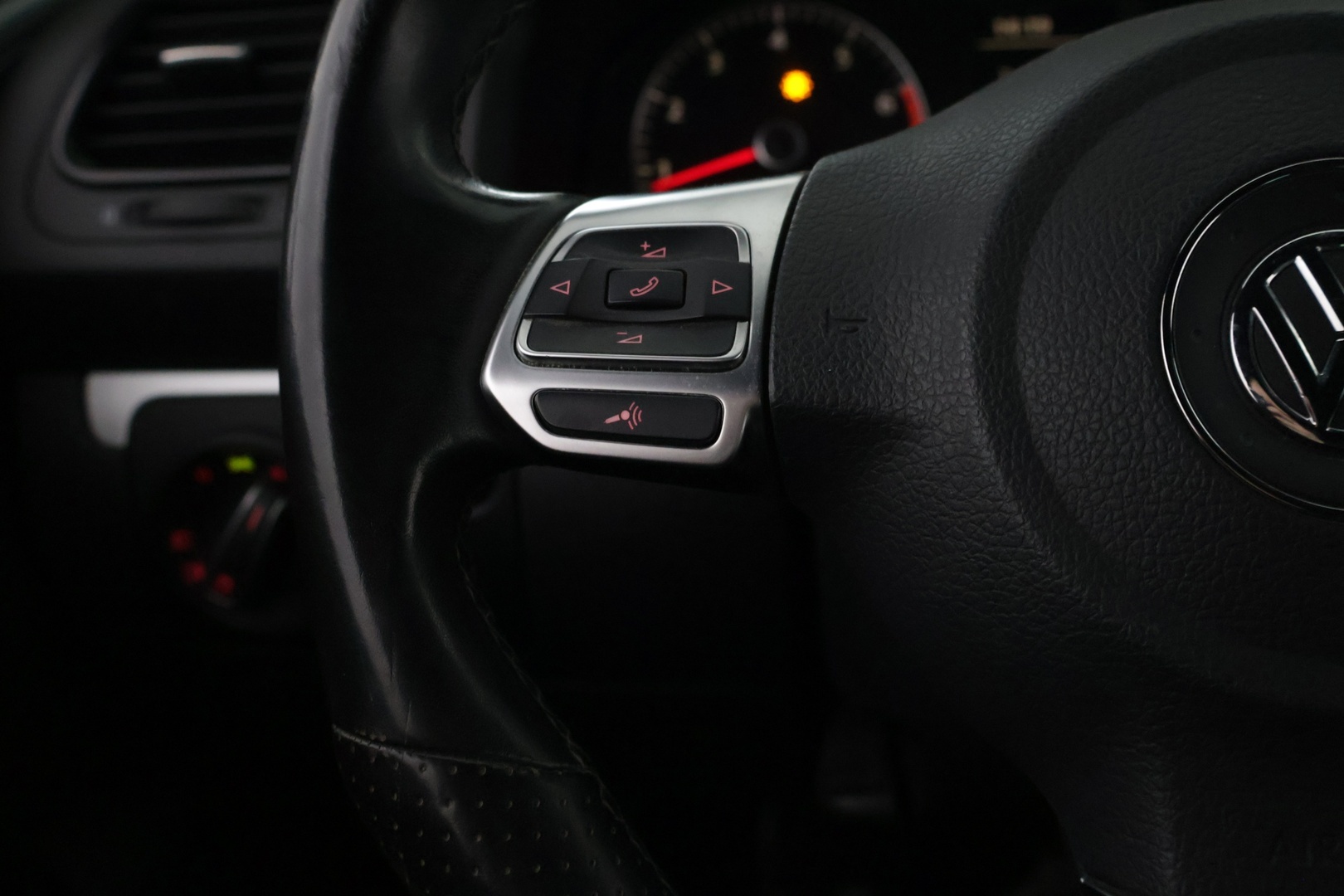 VOLKSWAGEN Scirocco 2011