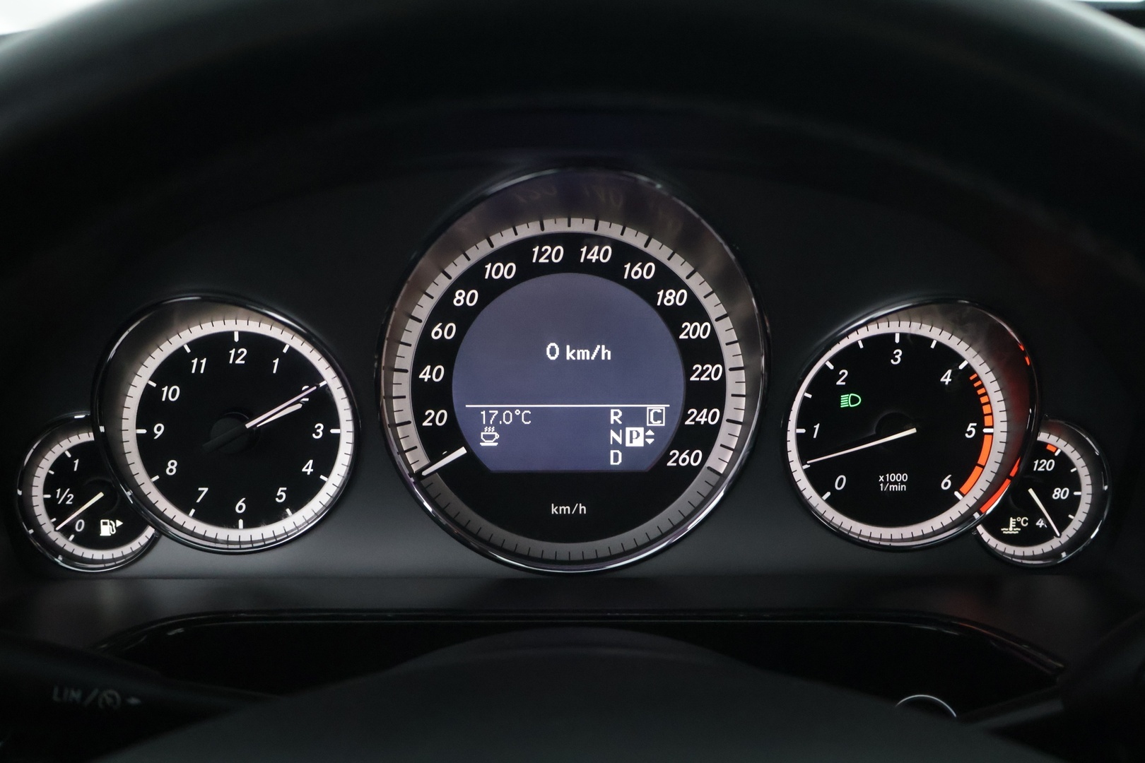 MERCEDES-BENZ E 2010