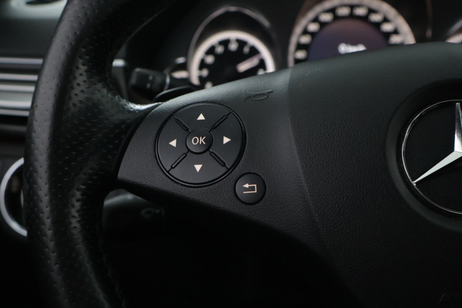 MERCEDES-BENZ E 2010