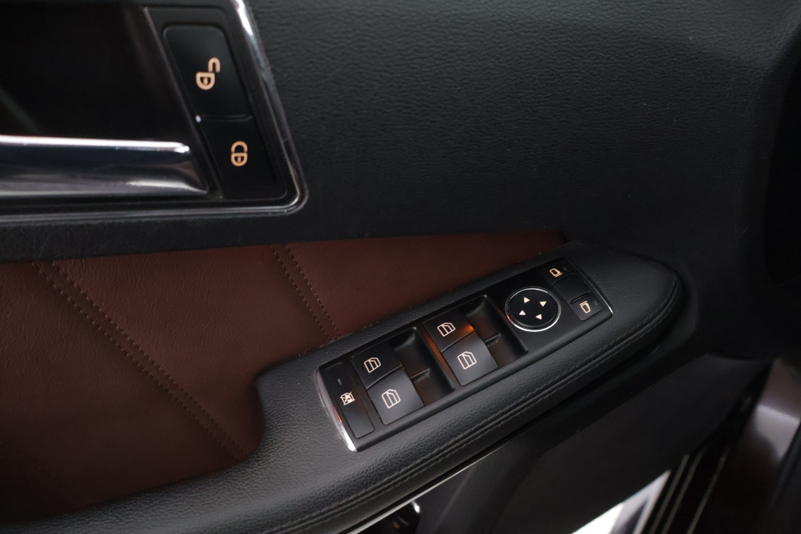 MERCEDES-BENZ E 2010