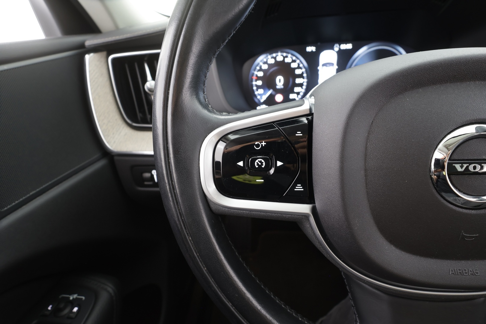 VOLVO XC60 2021