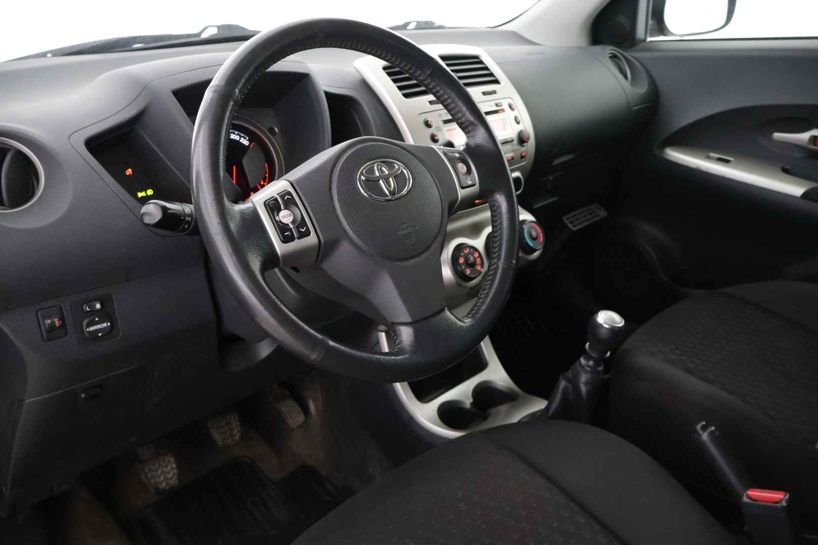 TOYOTA Urban Cruiser 2011