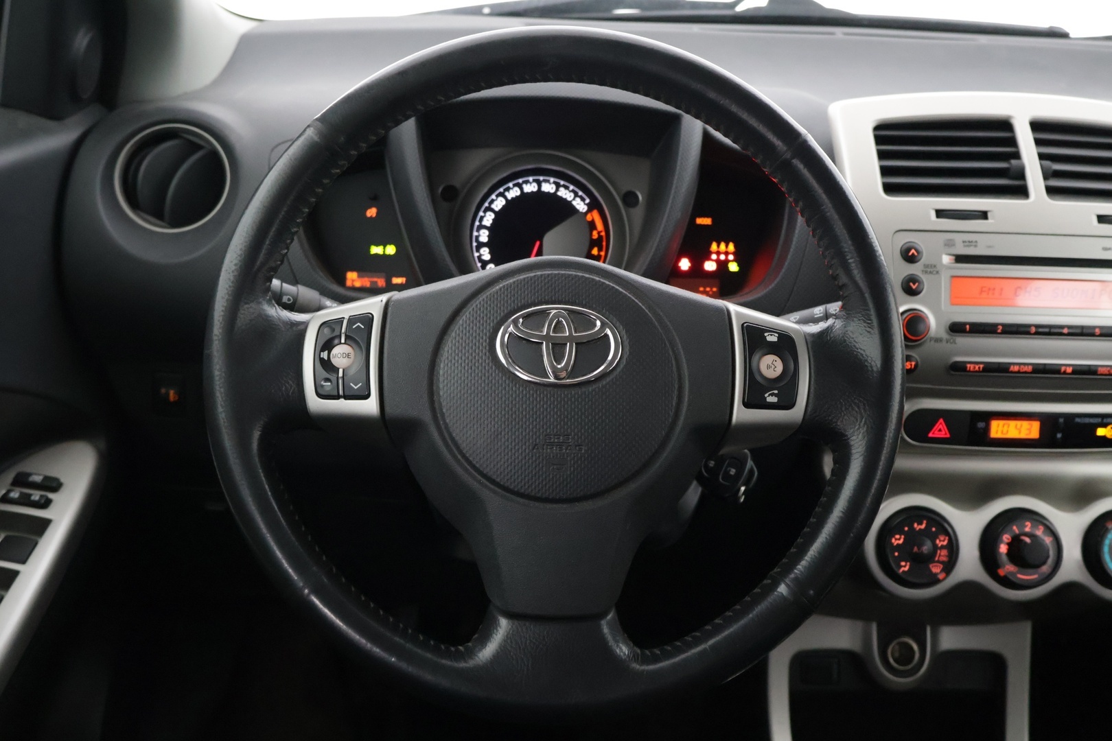 TOYOTA Urban Cruiser 2011