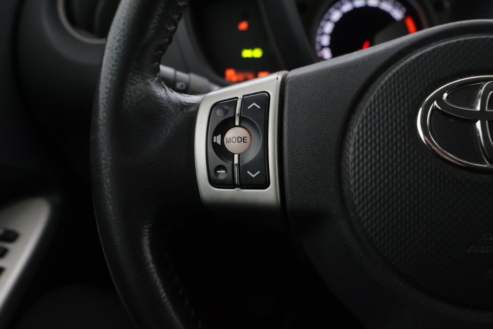 TOYOTA Urban Cruiser 2011