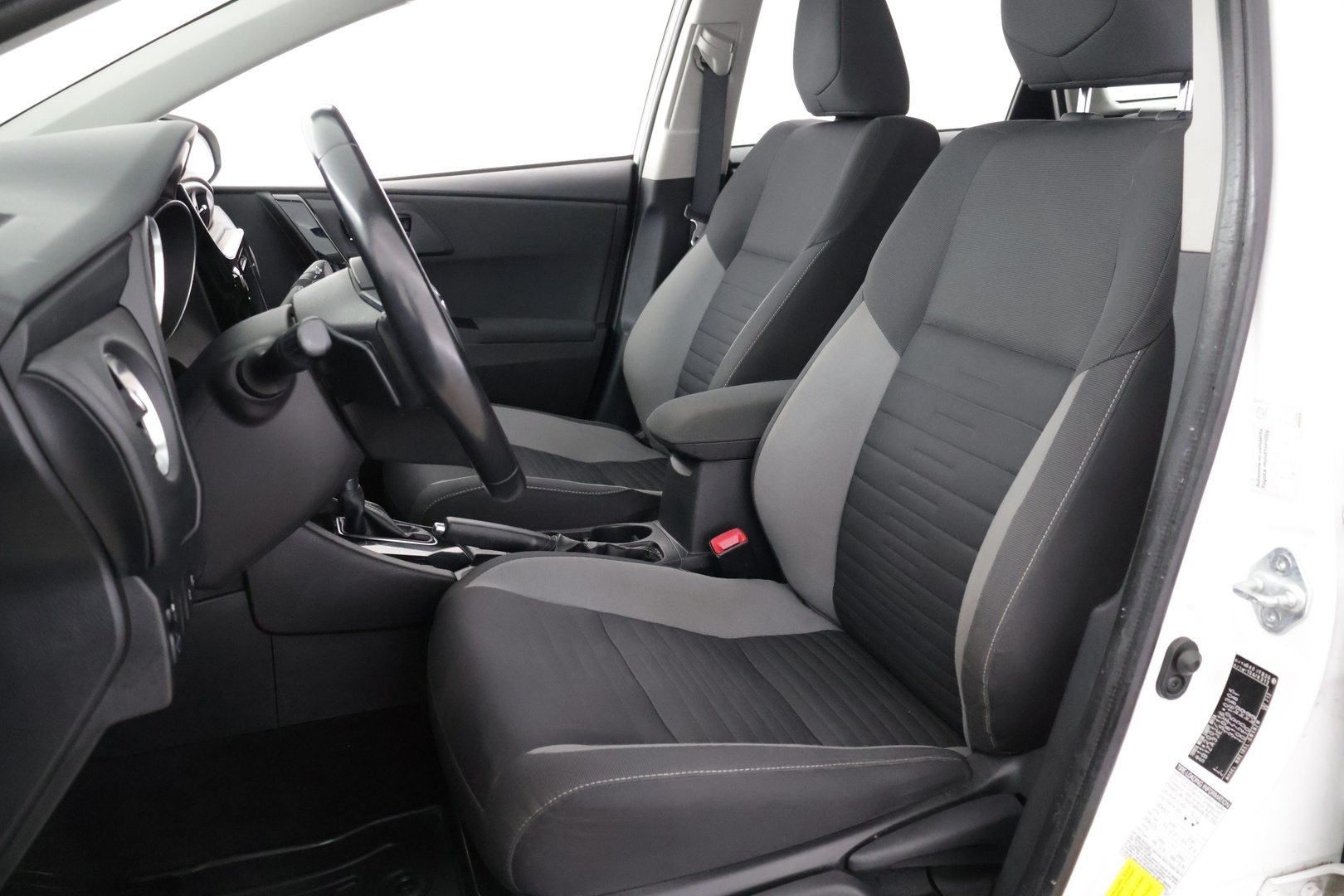 TOYOTA Auris 2016
