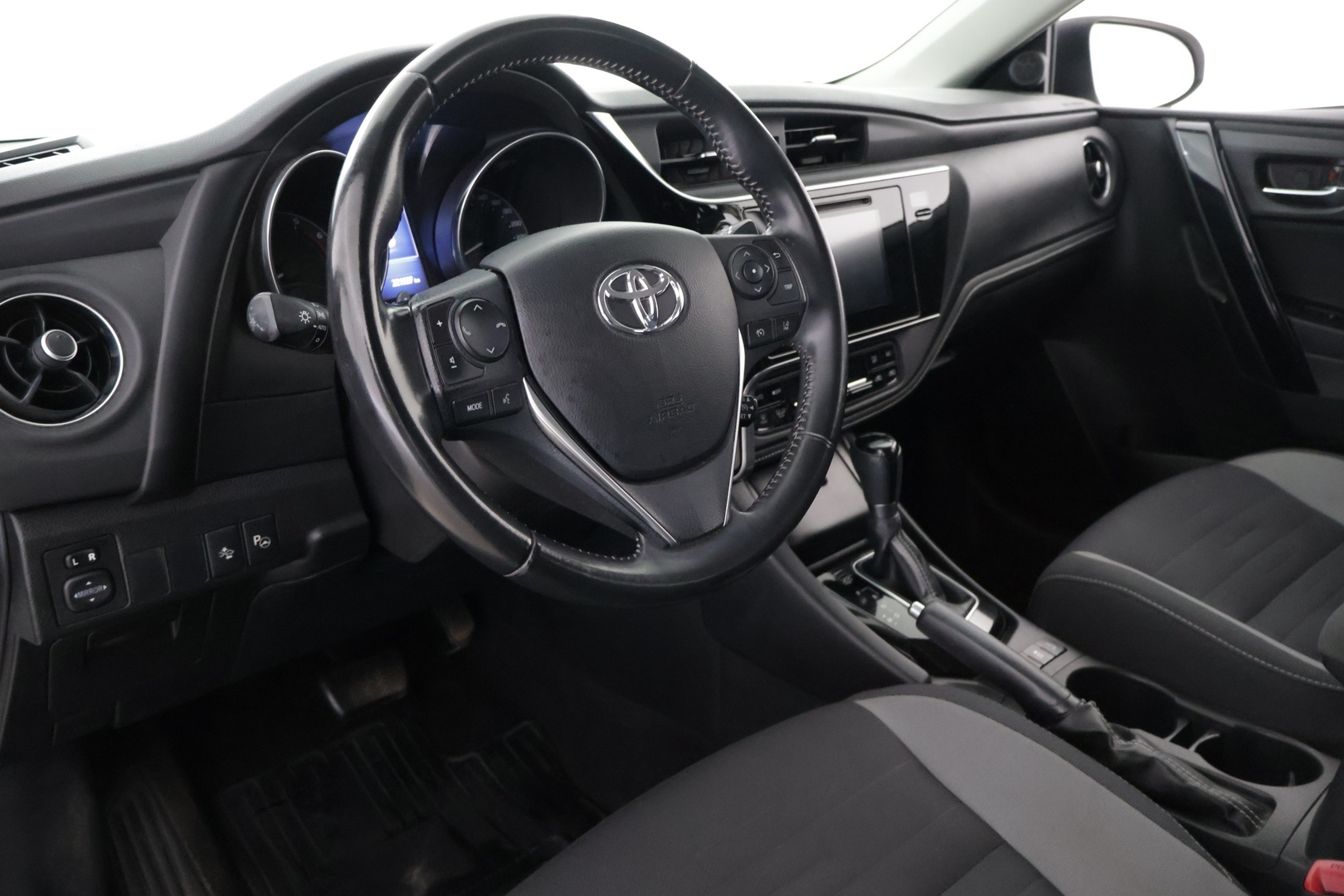 TOYOTA Auris 2016