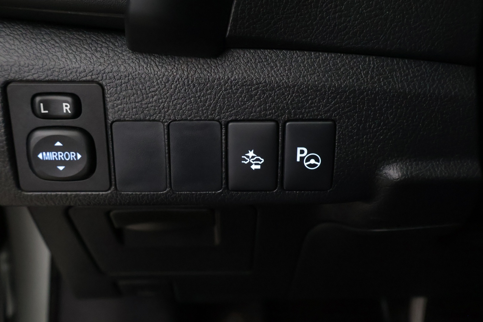 TOYOTA Auris 2016