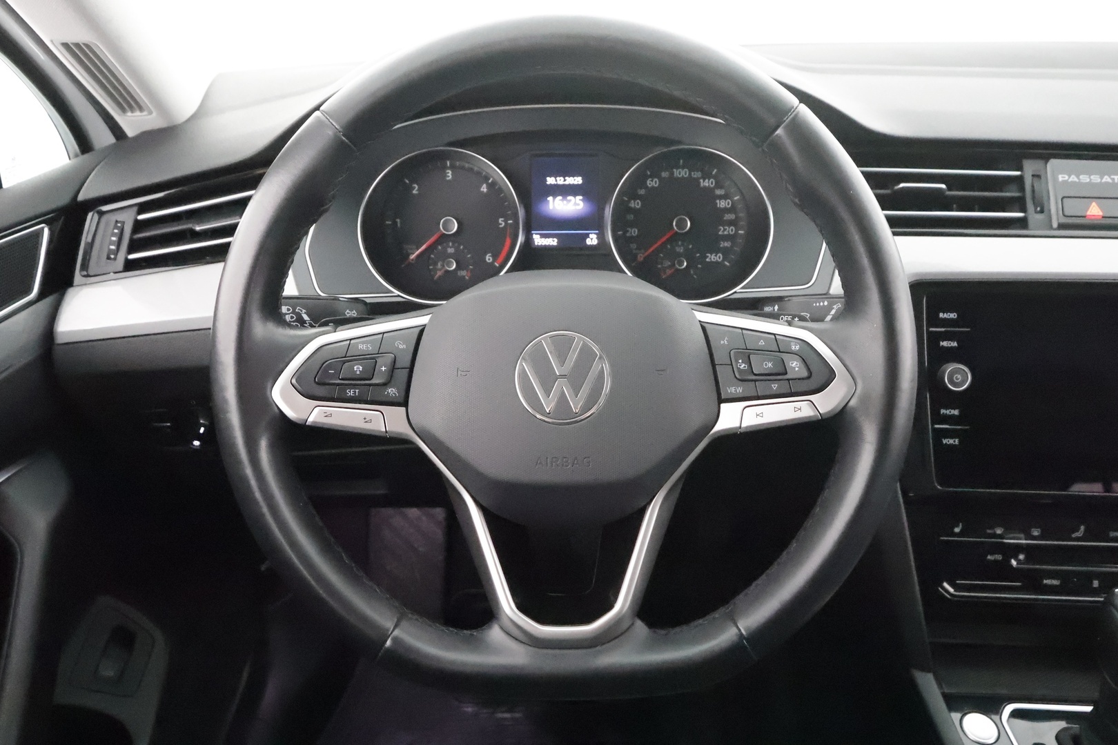 VOLKSWAGEN Passat 2022