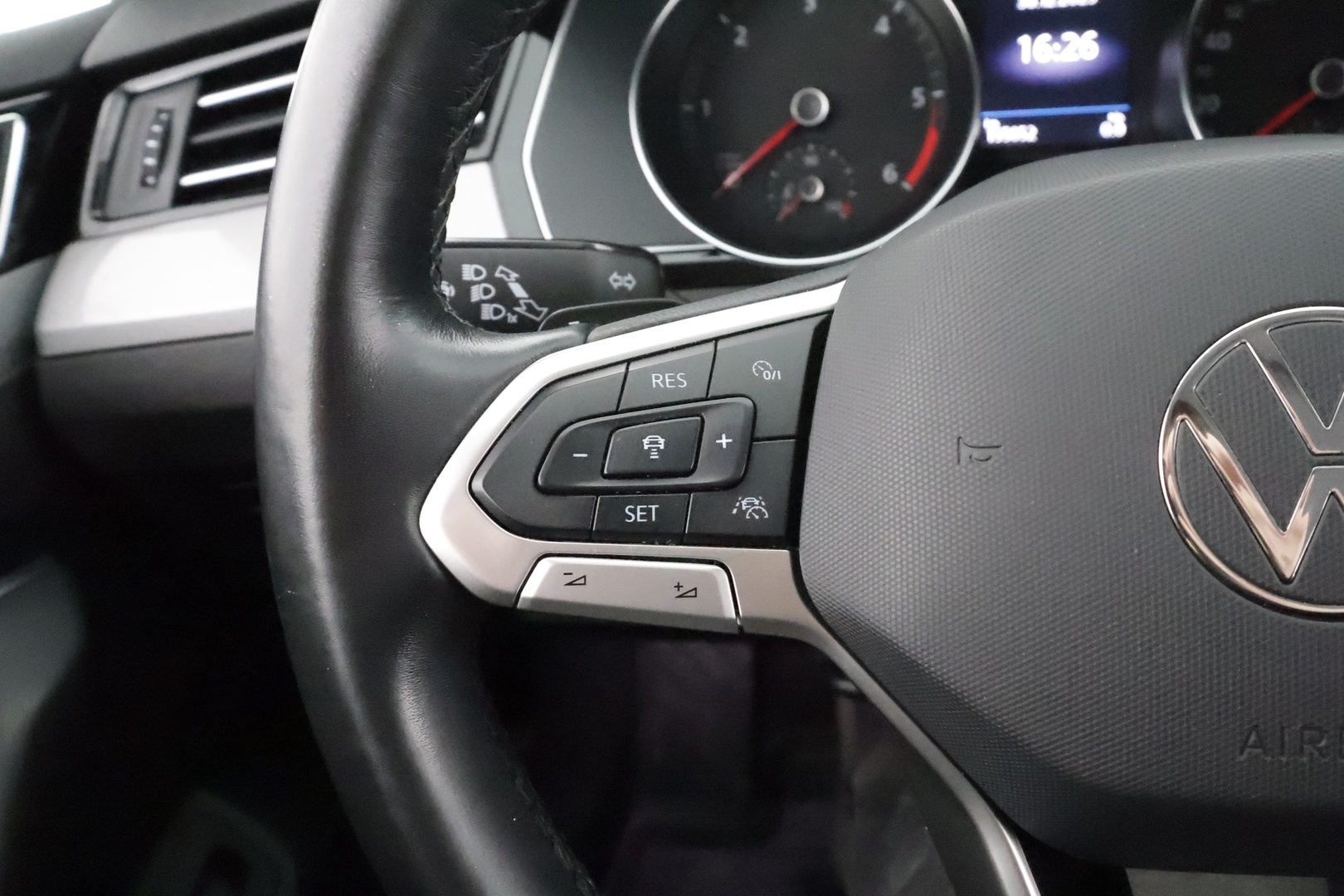 VOLKSWAGEN Passat 2022