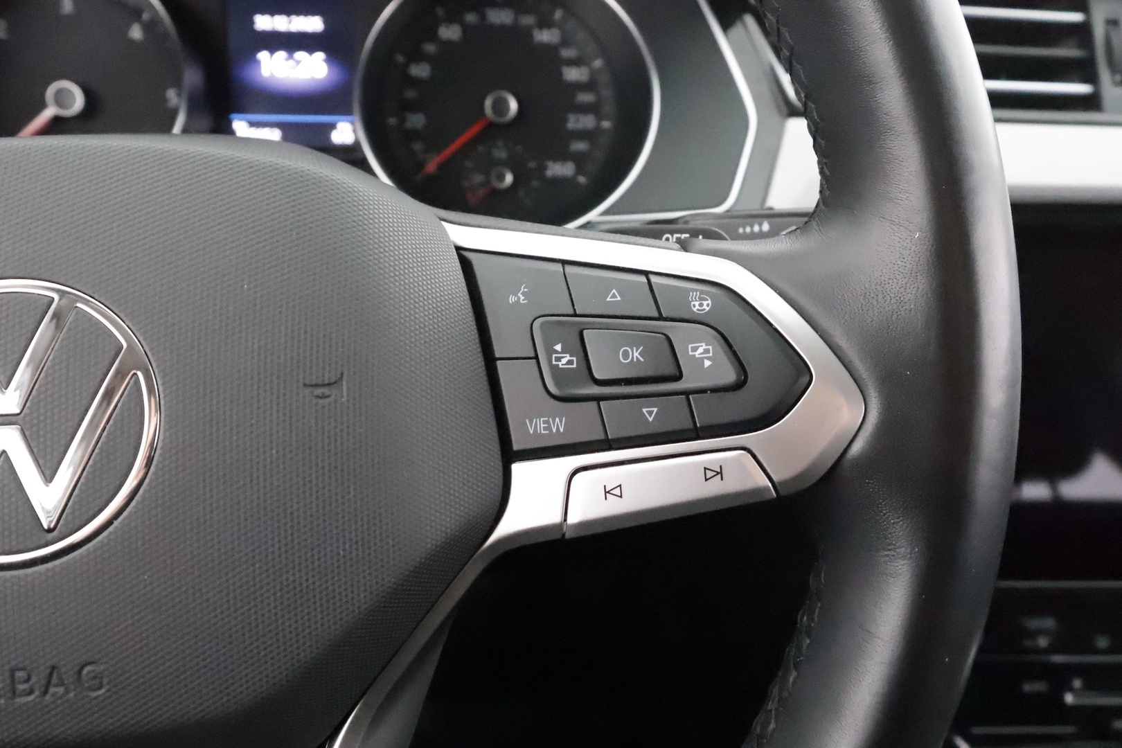 VOLKSWAGEN Passat 2022