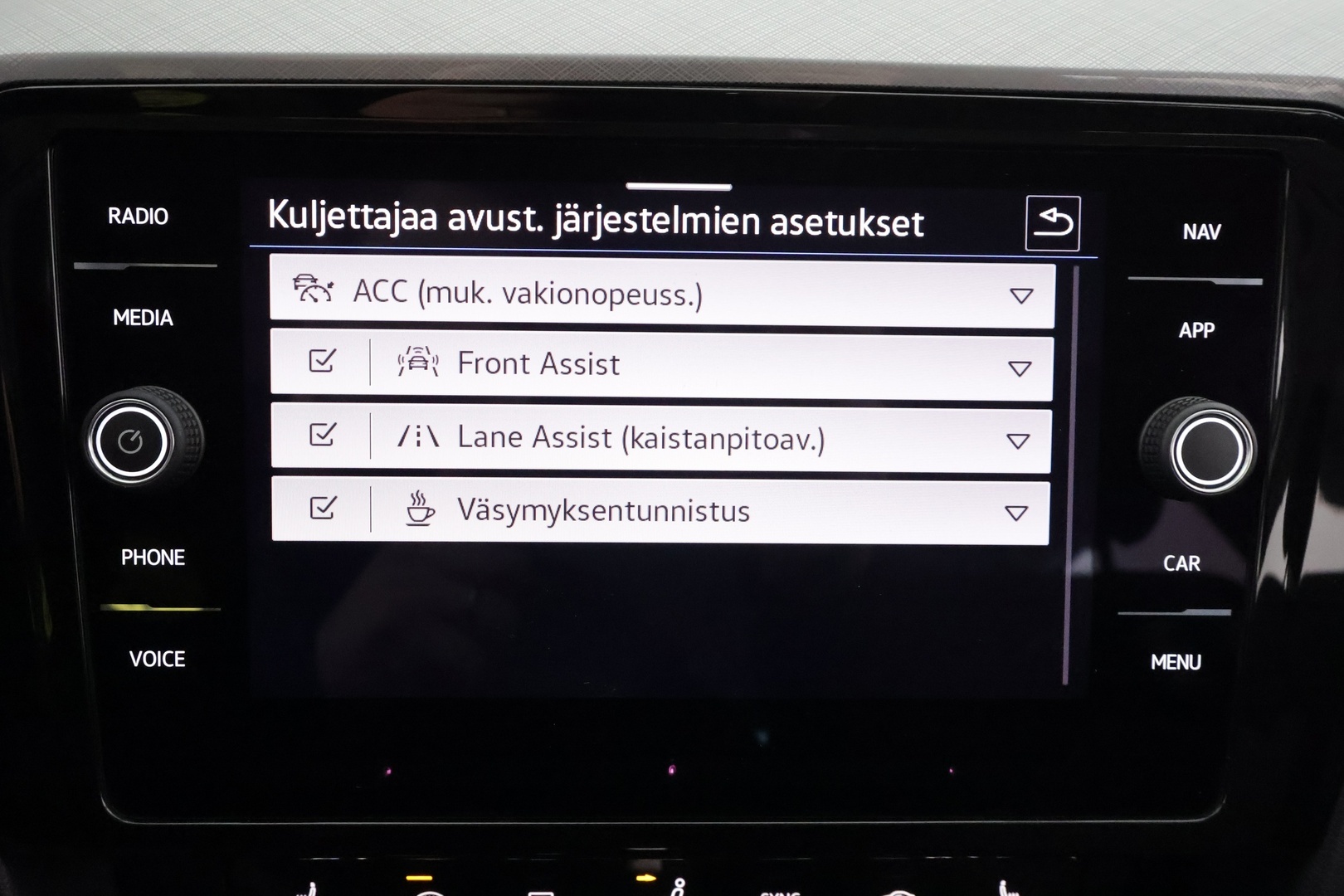 VOLKSWAGEN Passat 2022