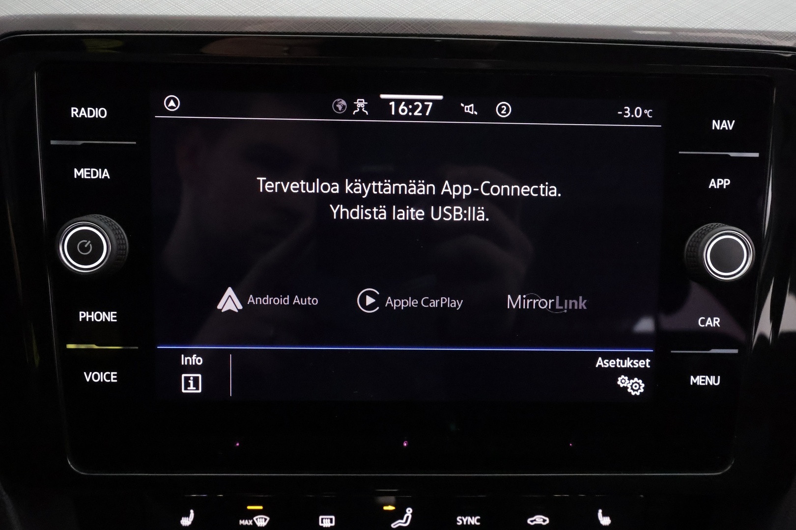 VOLKSWAGEN Passat 2022