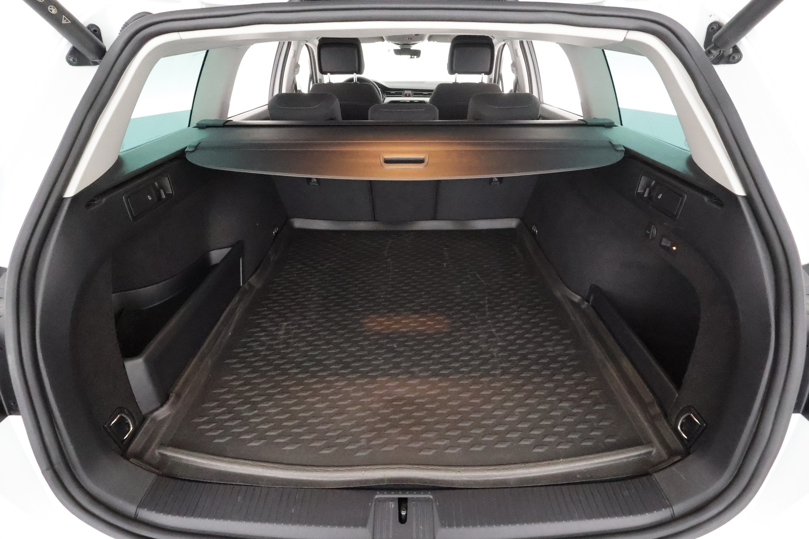 VOLKSWAGEN Passat 2022