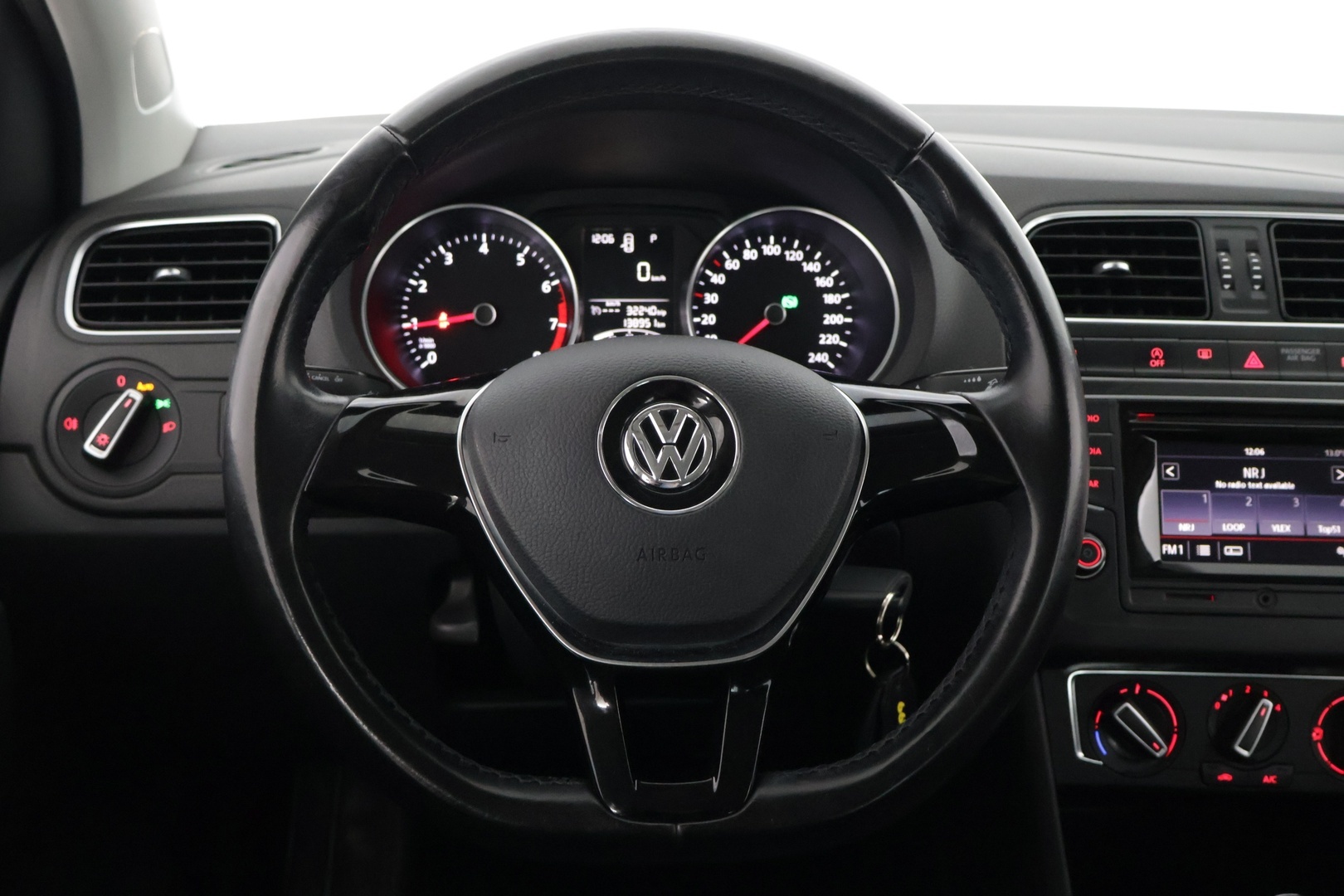 VOLKSWAGEN Polo 2014