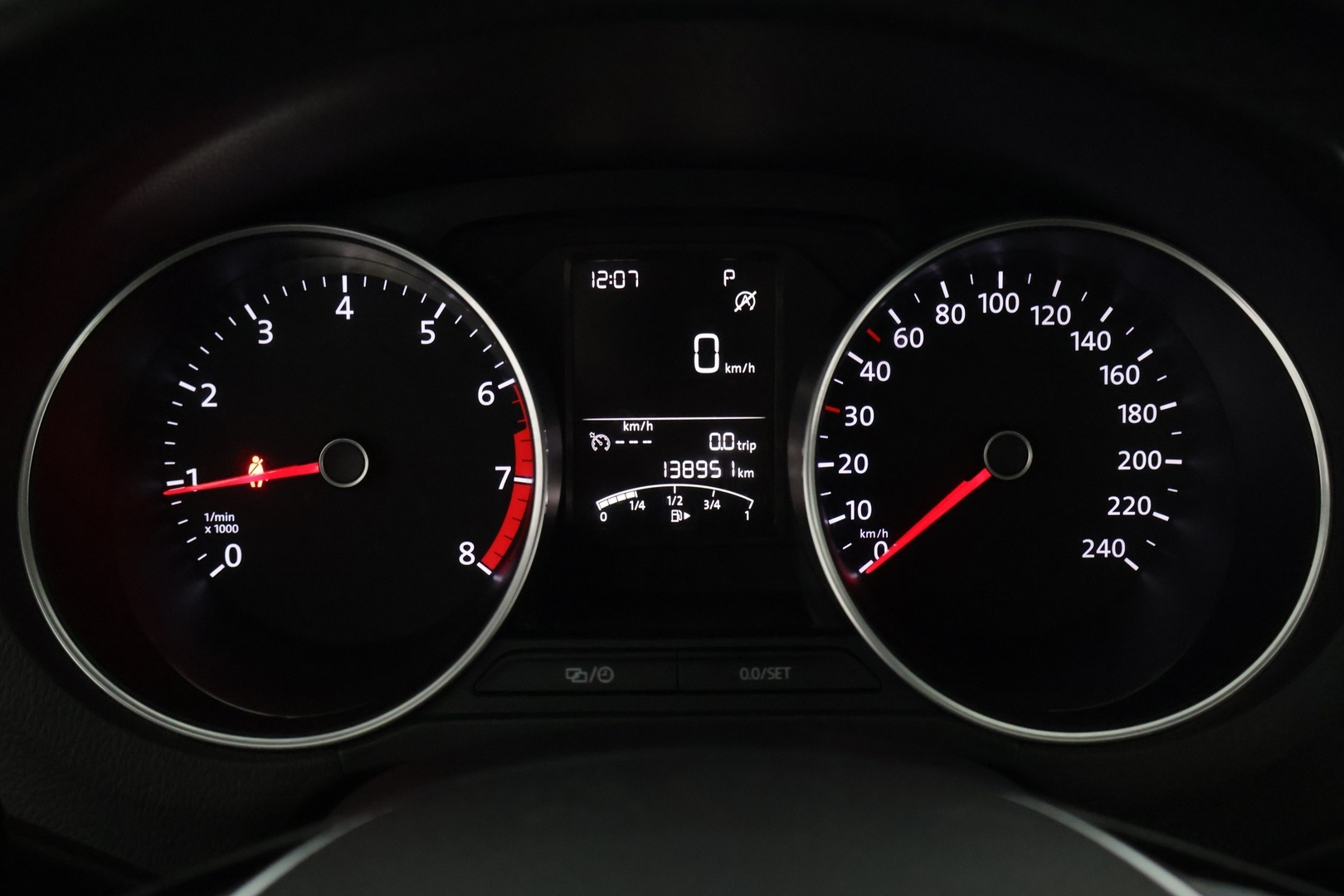 VOLKSWAGEN Polo 2014