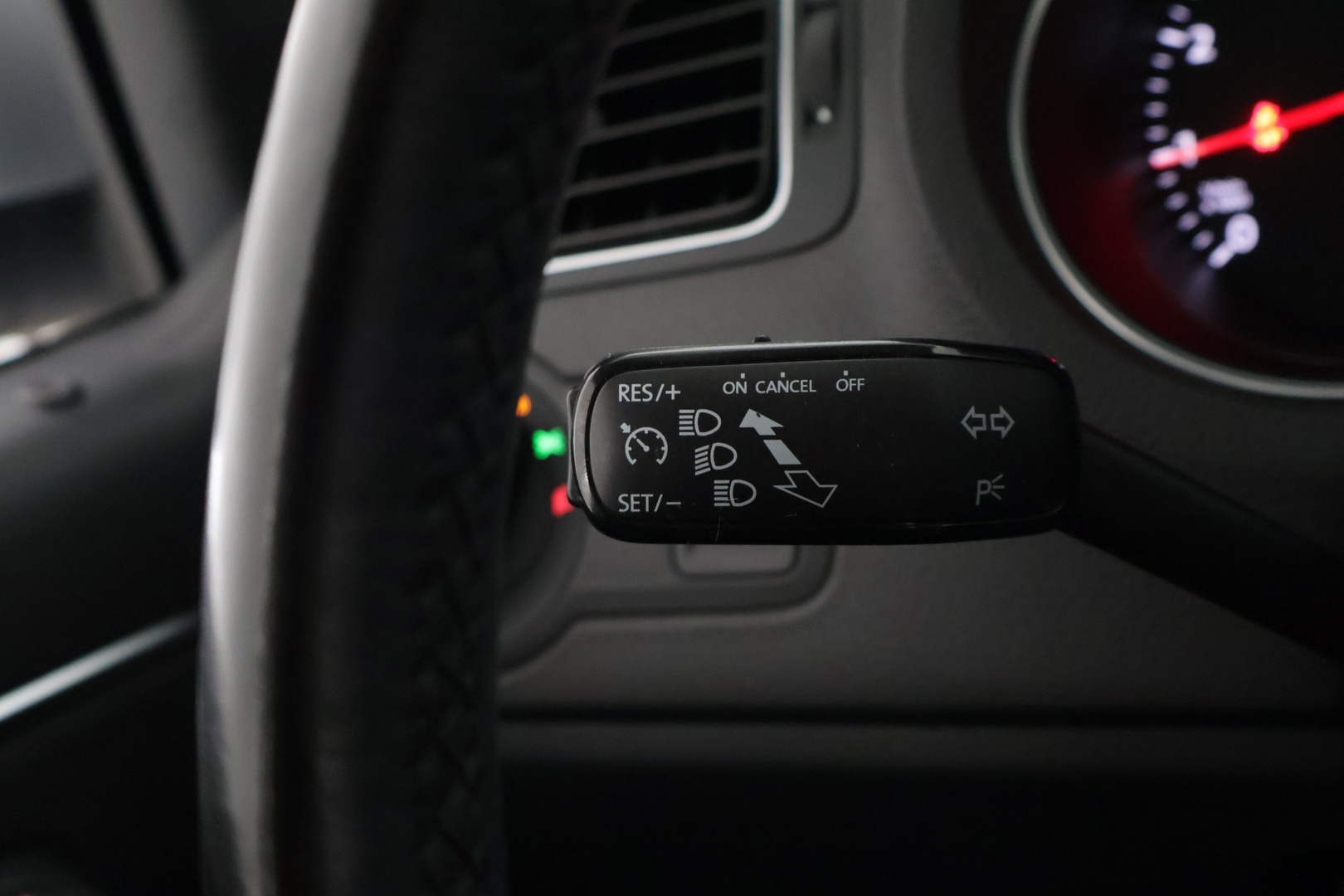 VOLKSWAGEN Polo 2014