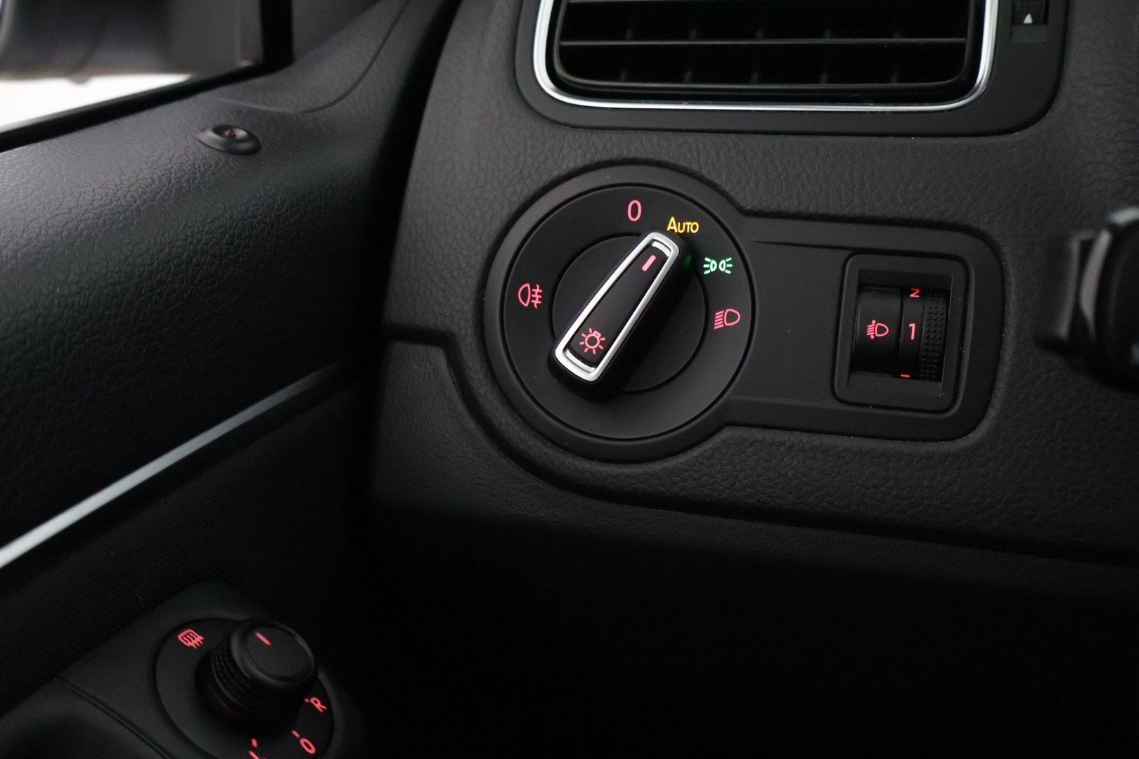 VOLKSWAGEN Polo 2014