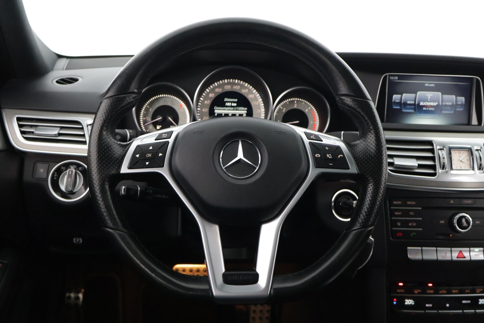 MERCEDES-BENZ E 2016