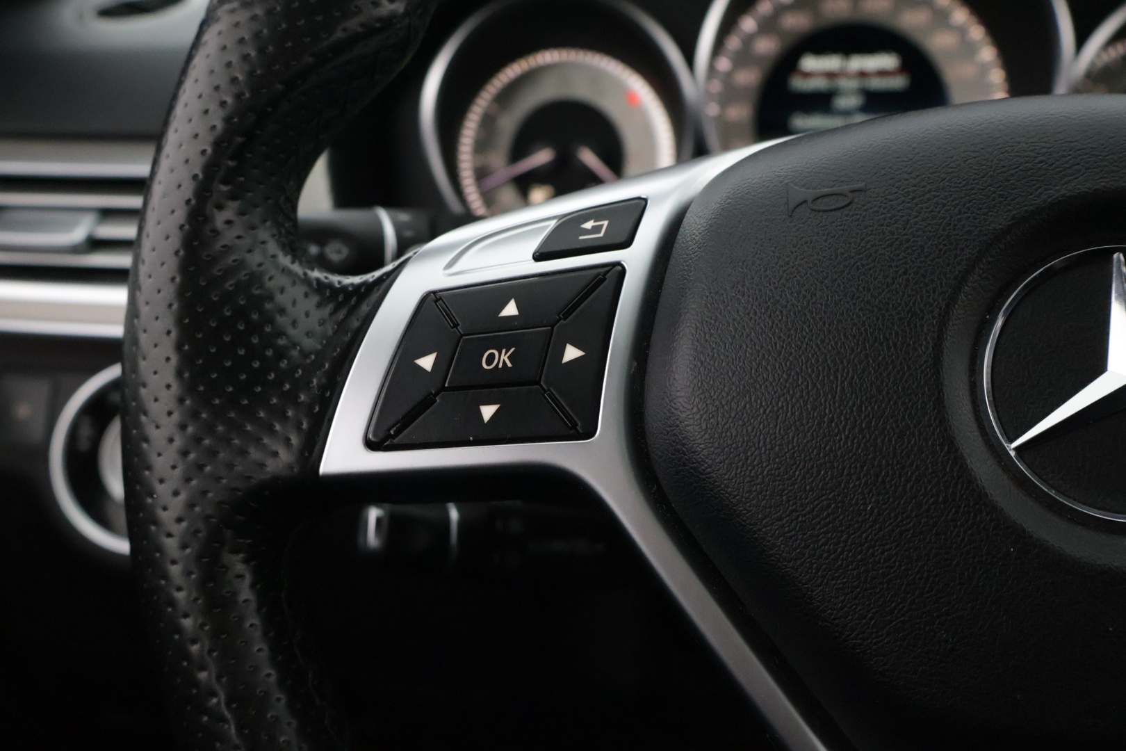 MERCEDES-BENZ E 2016