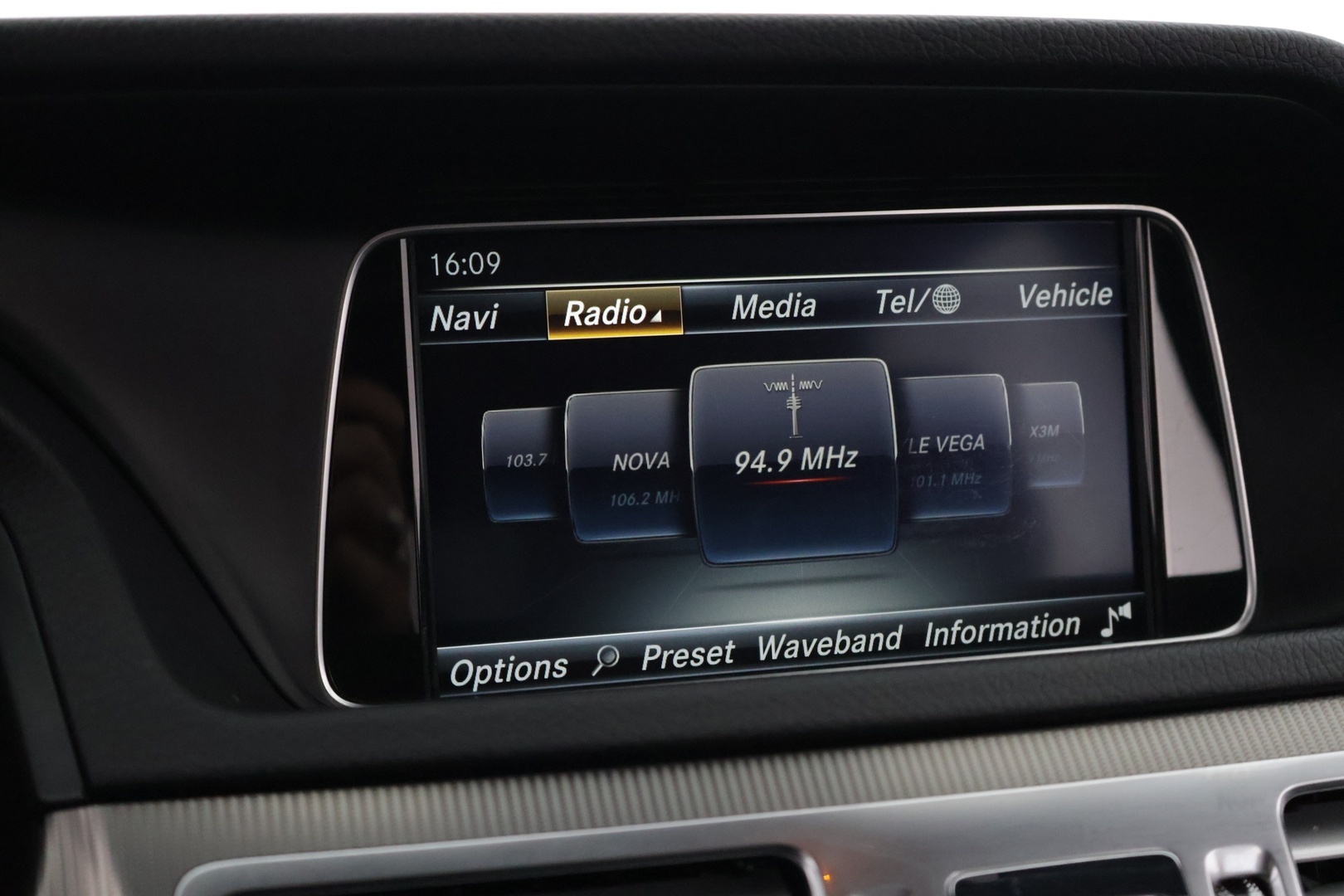 MERCEDES-BENZ E 2016