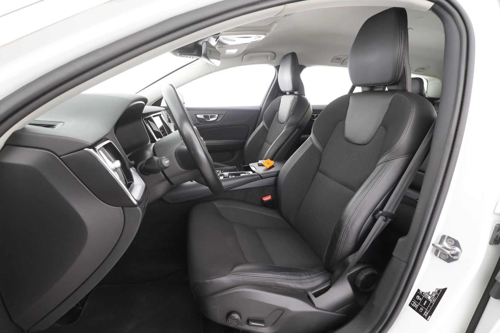 VOLVO V60 2021