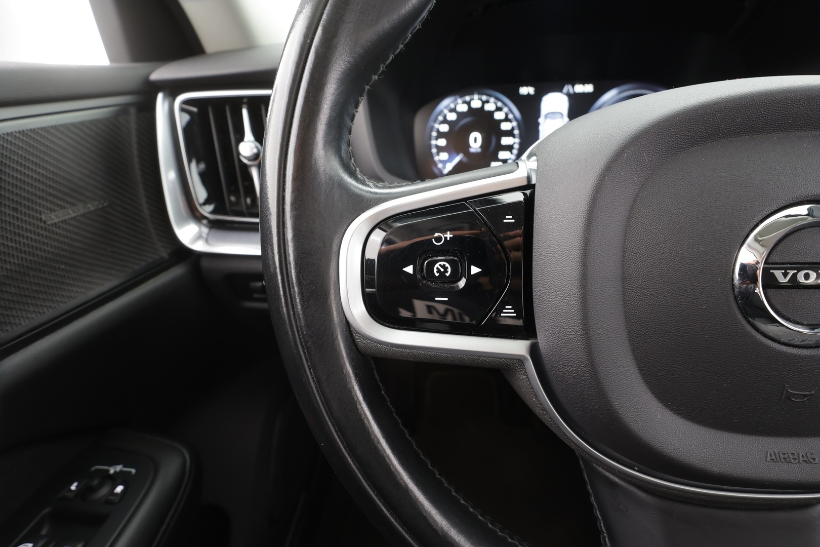 VOLVO V60 2021