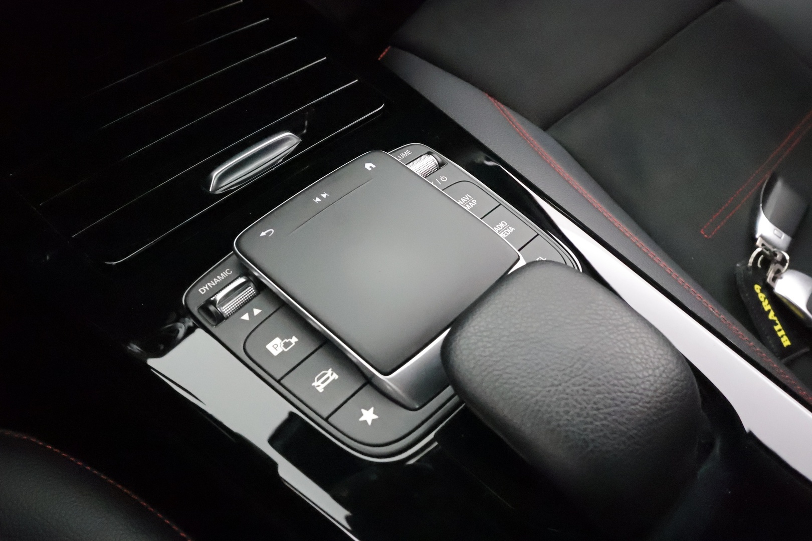 MERCEDES-BENZ A 2021