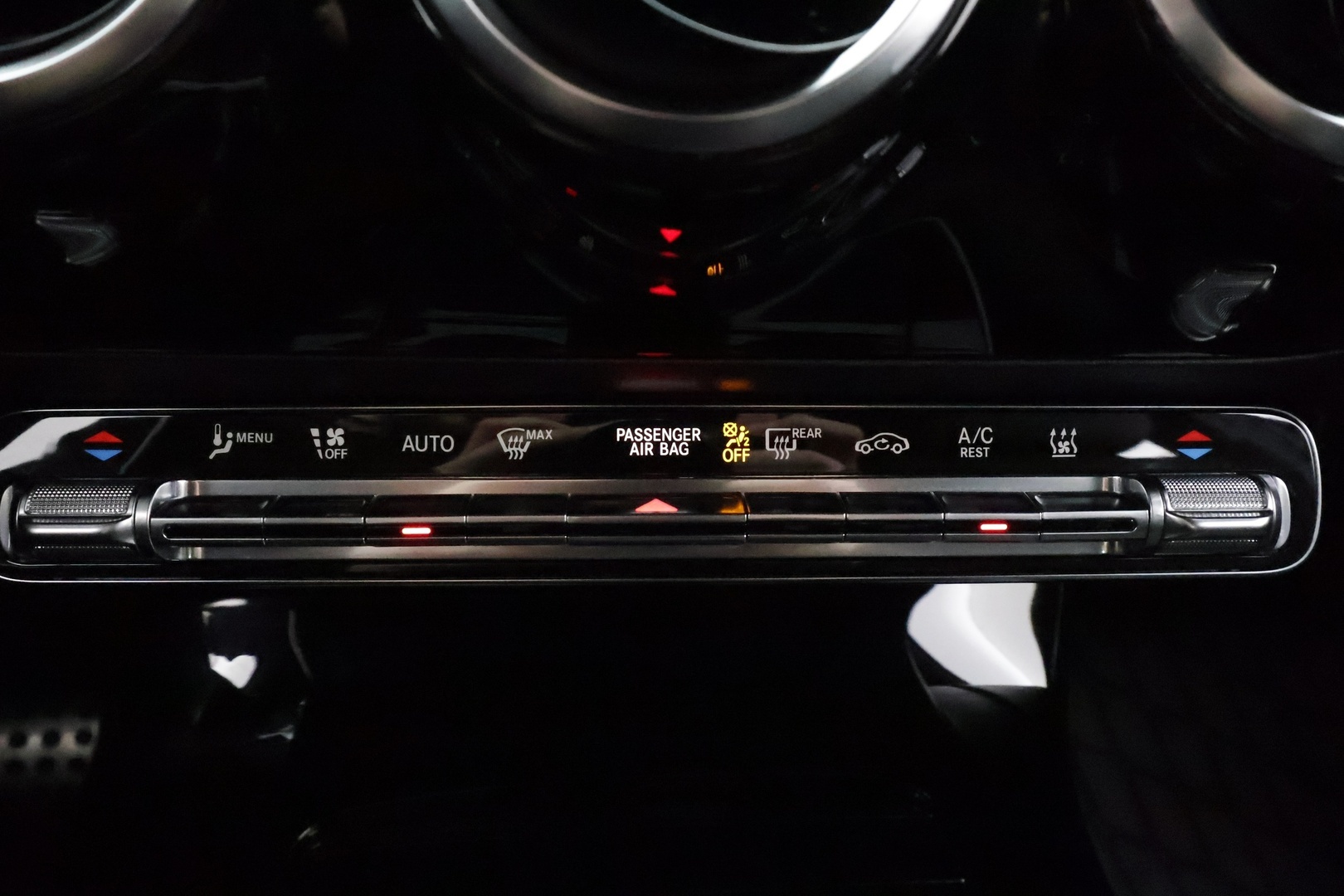 MERCEDES-BENZ A 2021