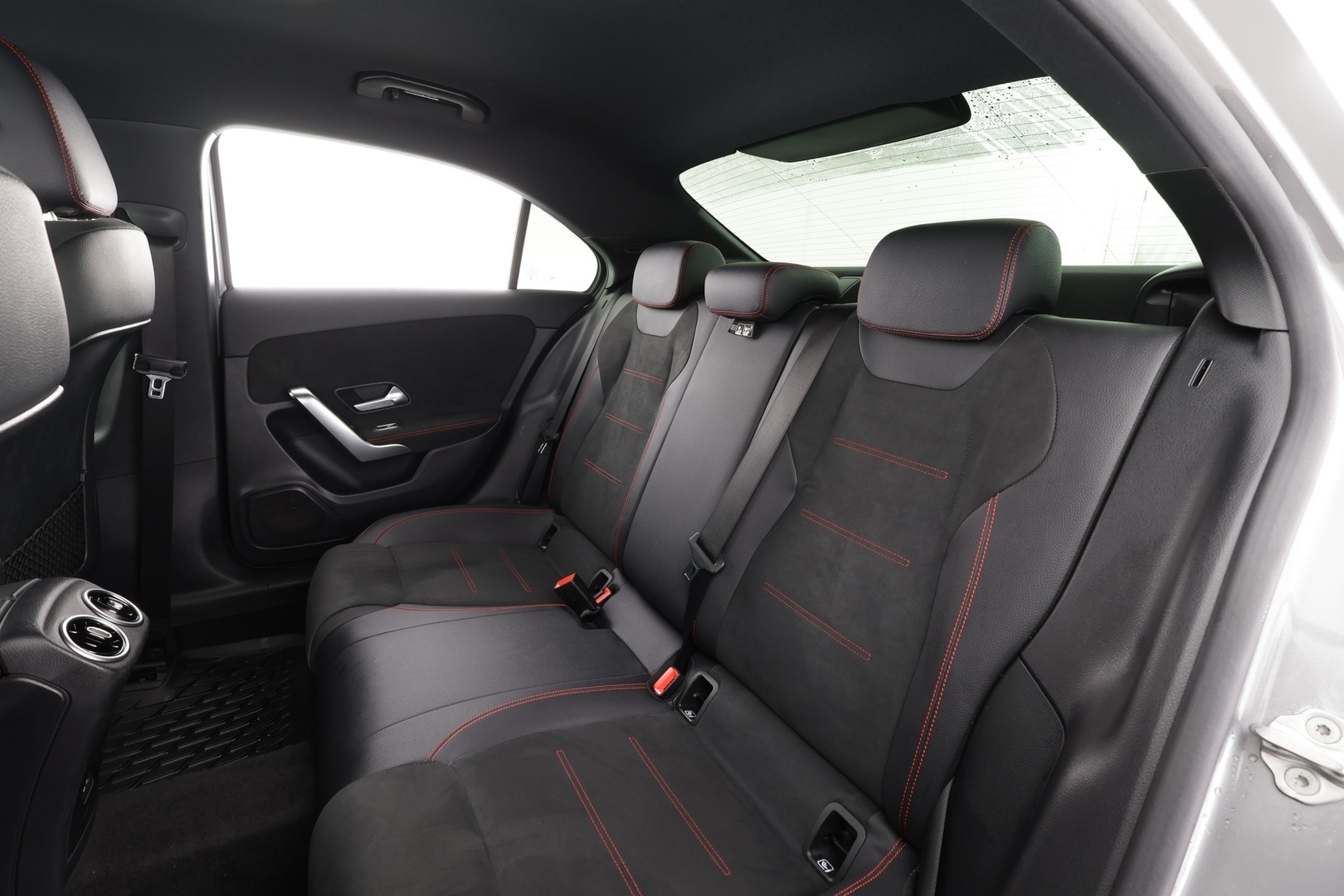 MERCEDES-BENZ A 2021