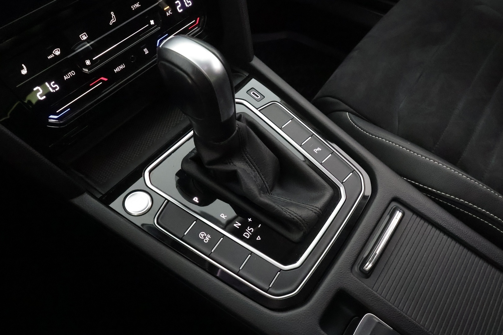 VOLKSWAGEN Passat 2021