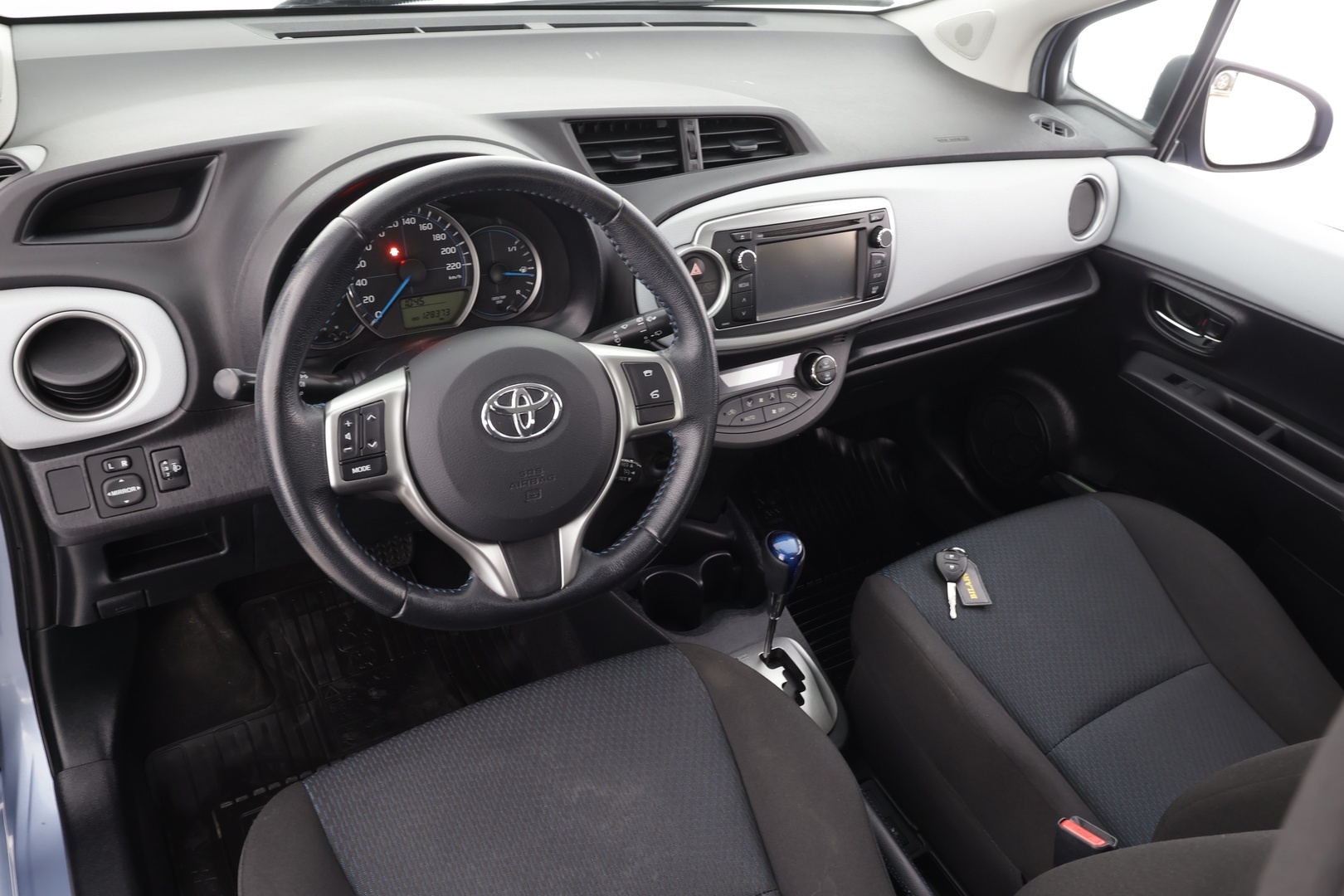 TOYOTA Yaris 2013