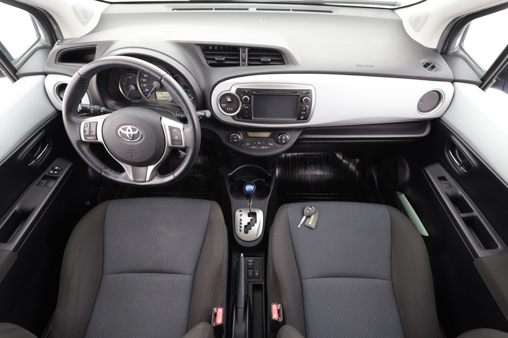 TOYOTA Yaris 2013