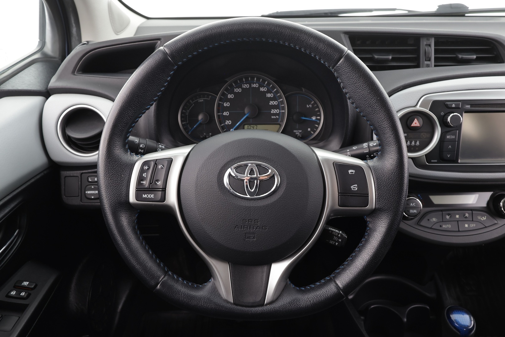 TOYOTA Yaris 2013