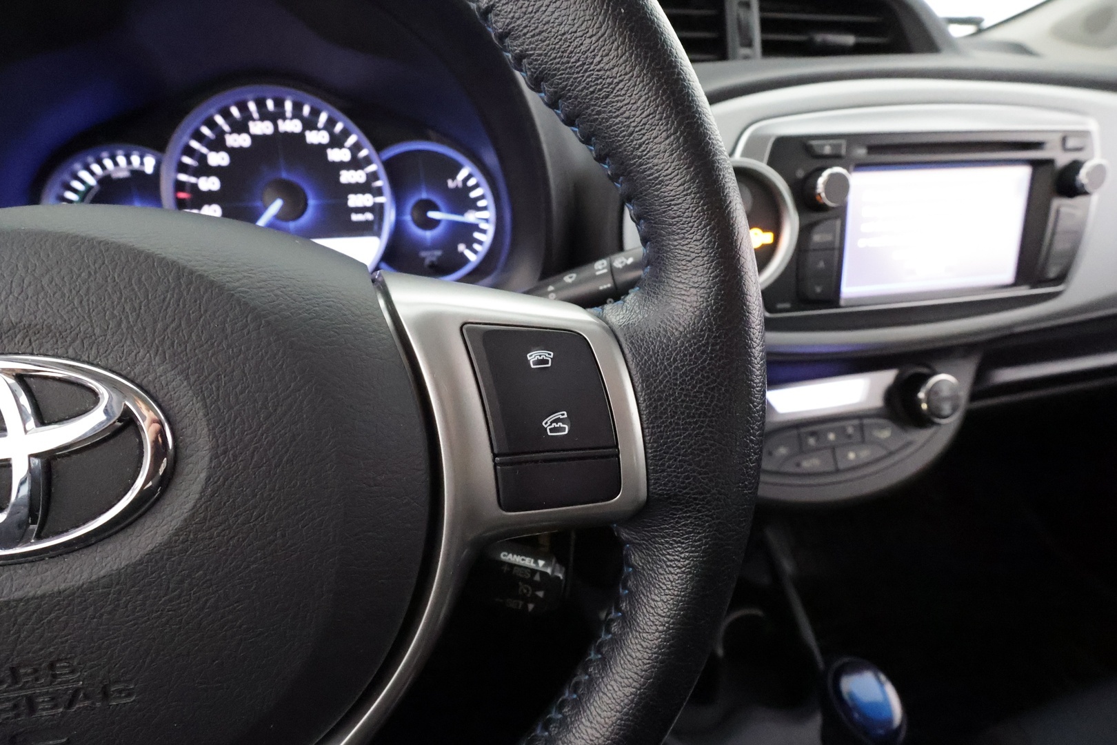 TOYOTA Yaris 2013