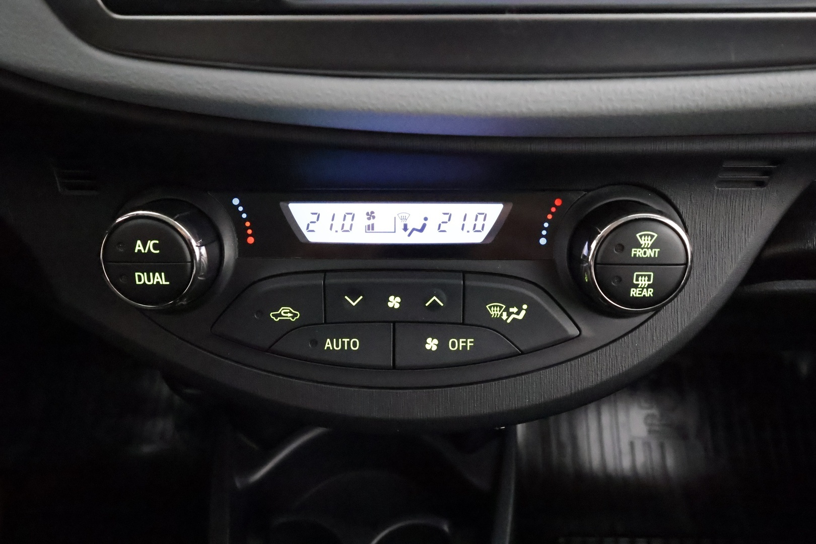 TOYOTA Yaris 2013