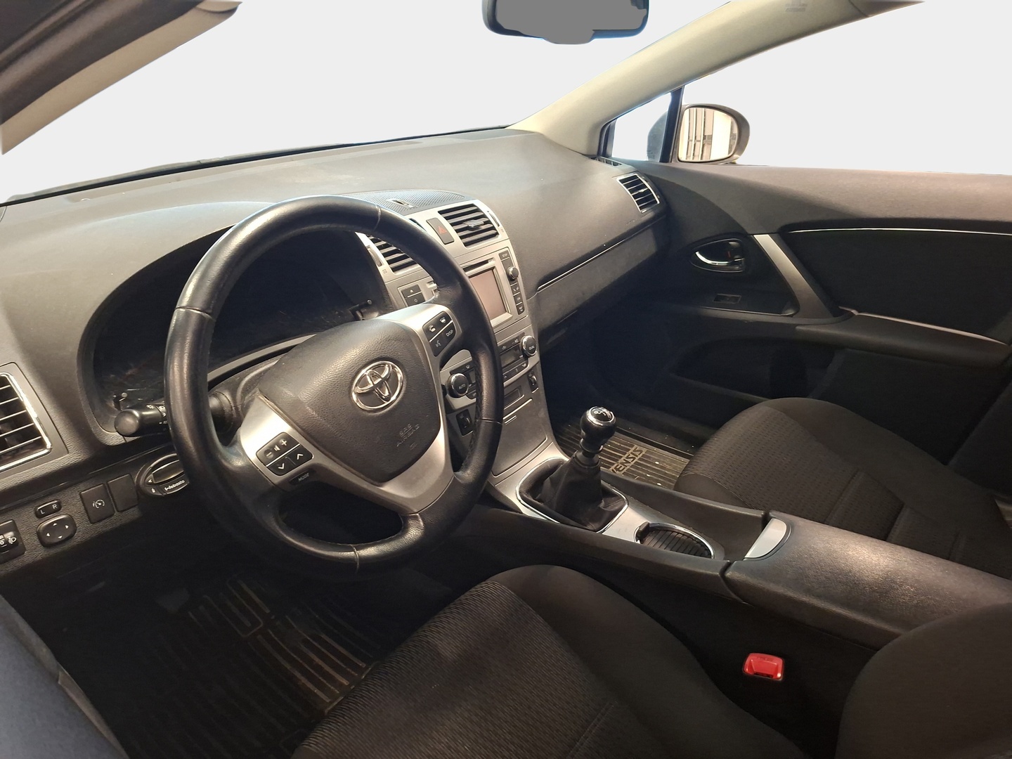 TOYOTA Avensis 2012