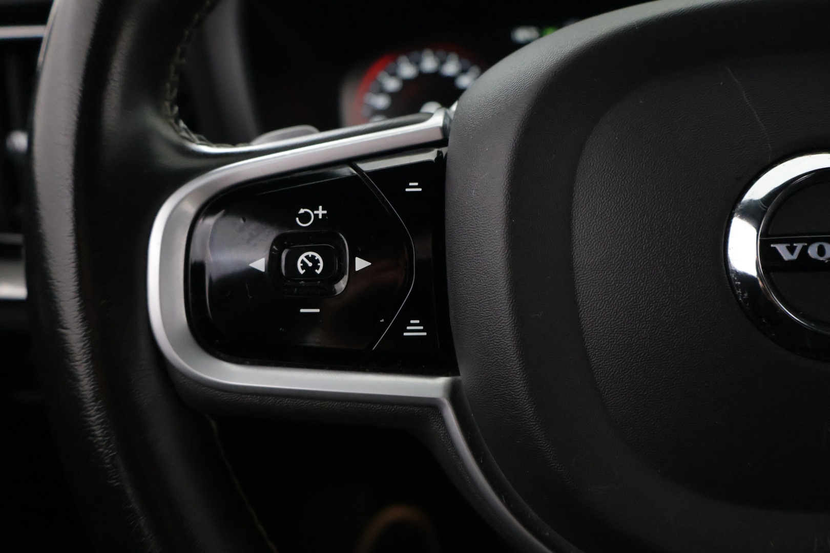 VOLVO V60 2020