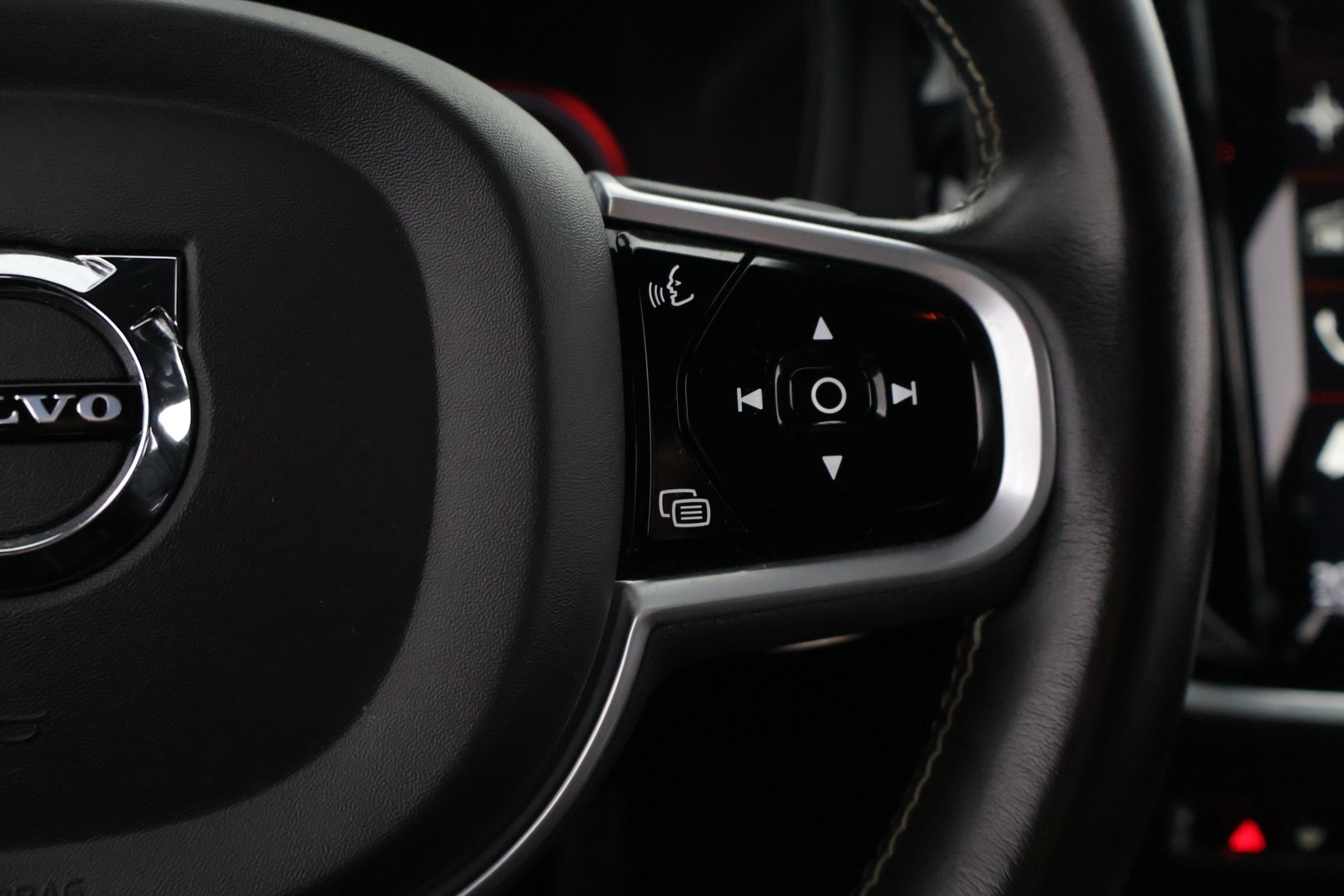 VOLVO V60 2020