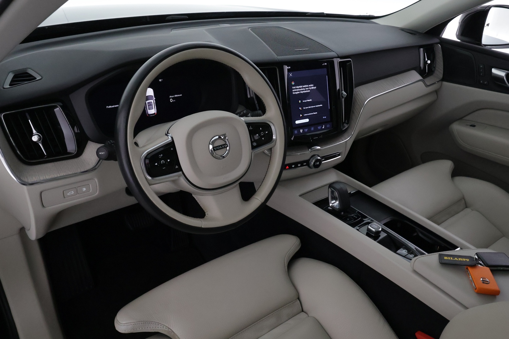 VOLVO XC60 2023