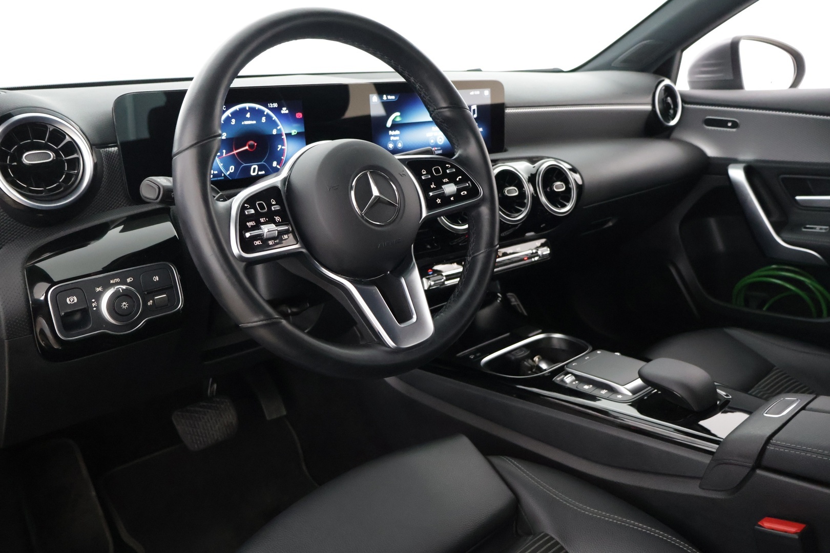 MERCEDES-BENZ A 2022