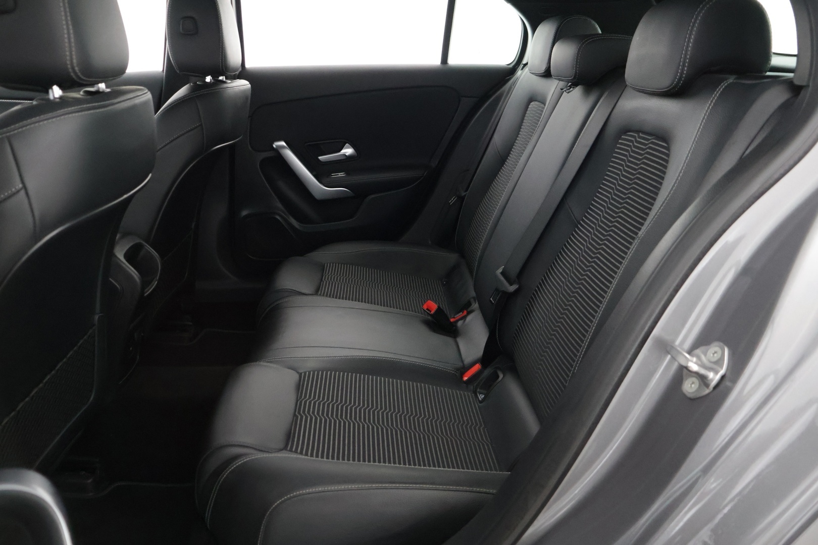 MERCEDES-BENZ A 2022