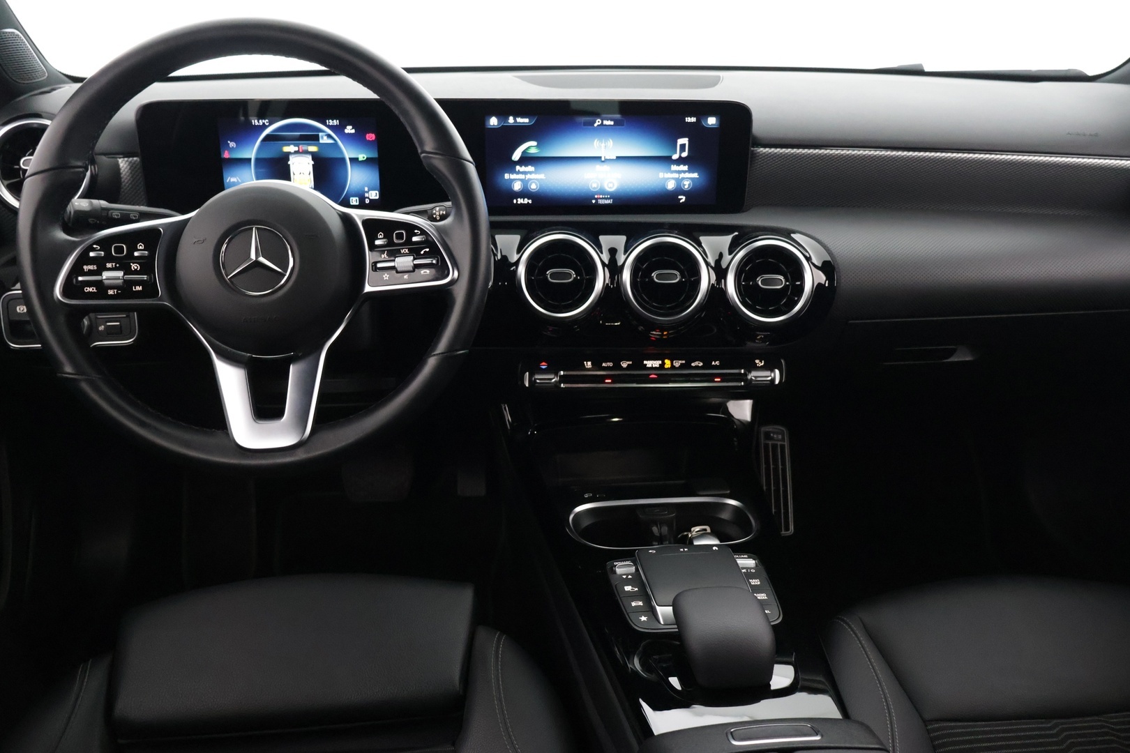 MERCEDES-BENZ A 2022