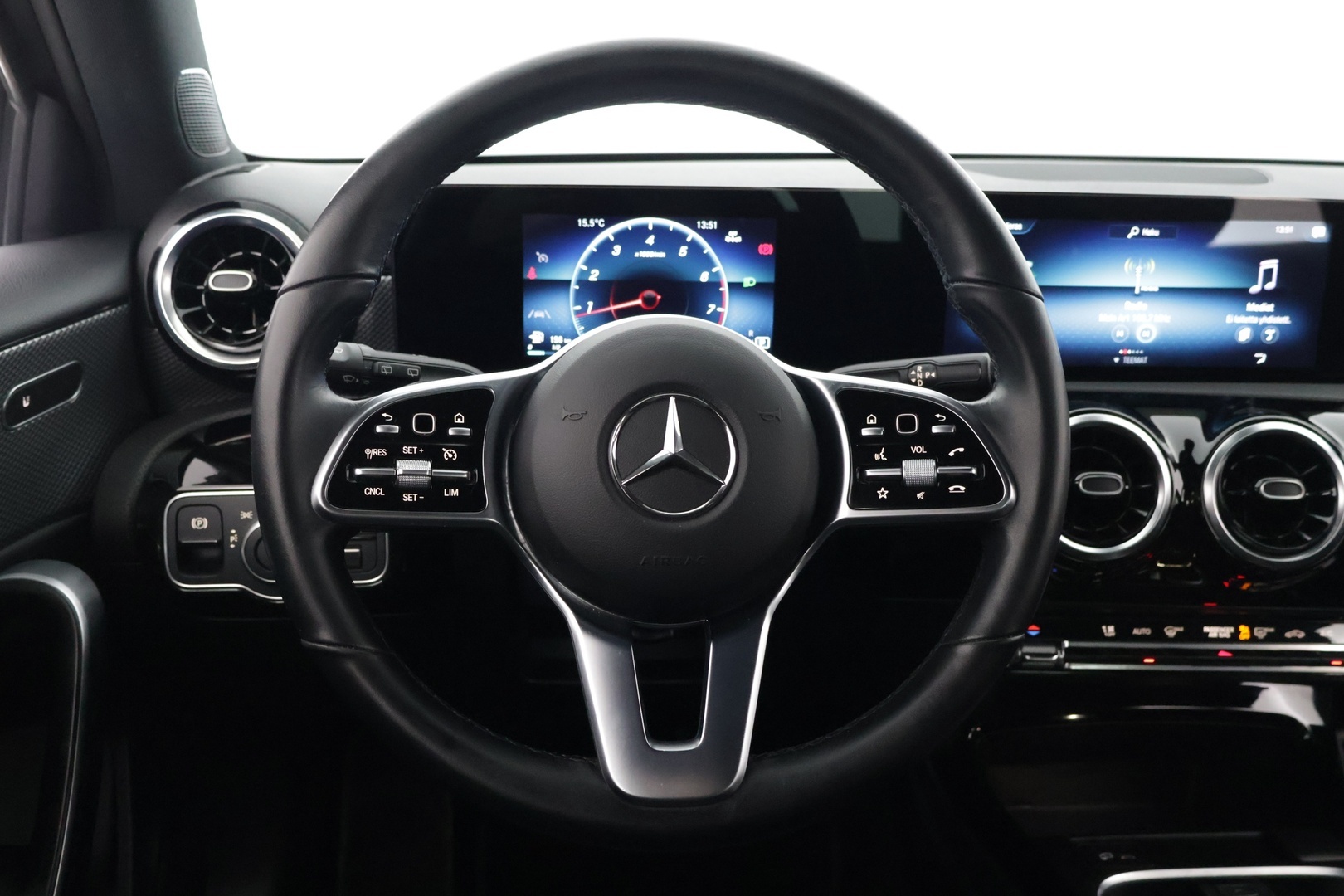 MERCEDES-BENZ A 2022