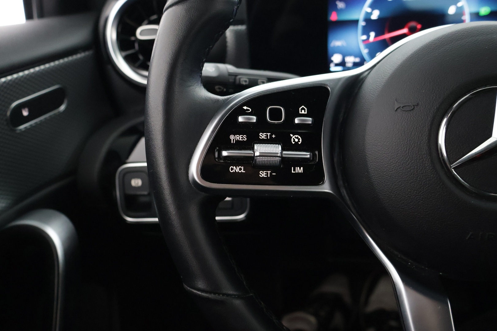 MERCEDES-BENZ A 2022