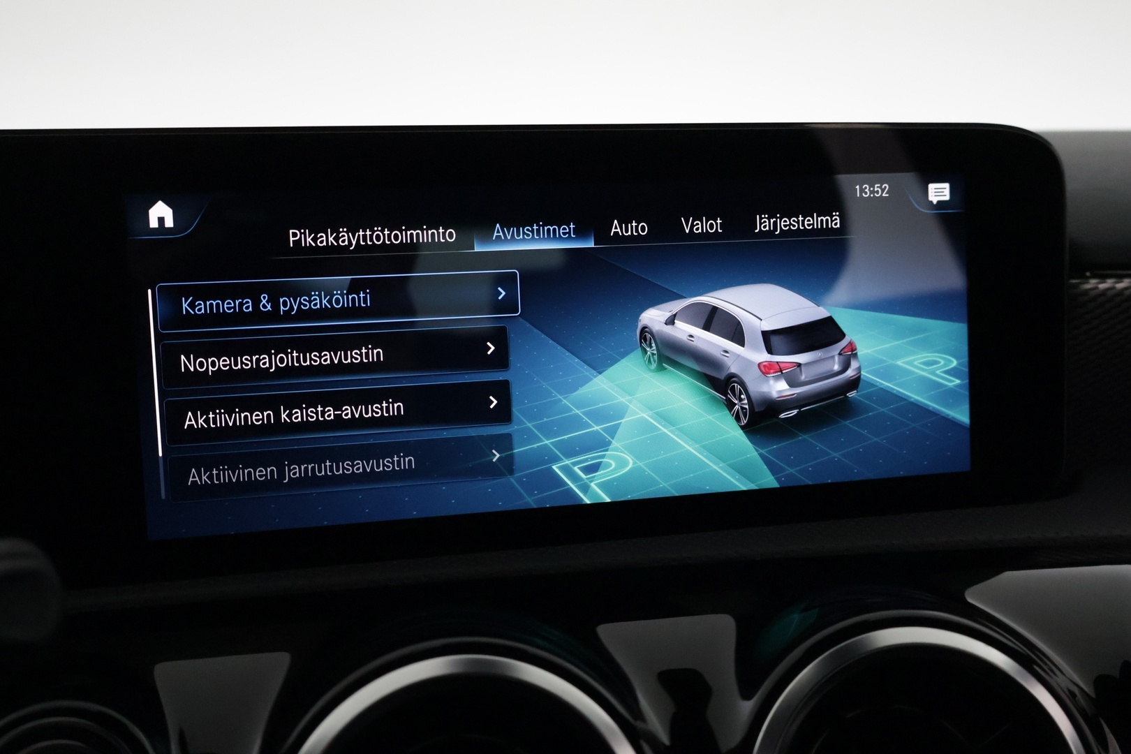 MERCEDES-BENZ A 2022